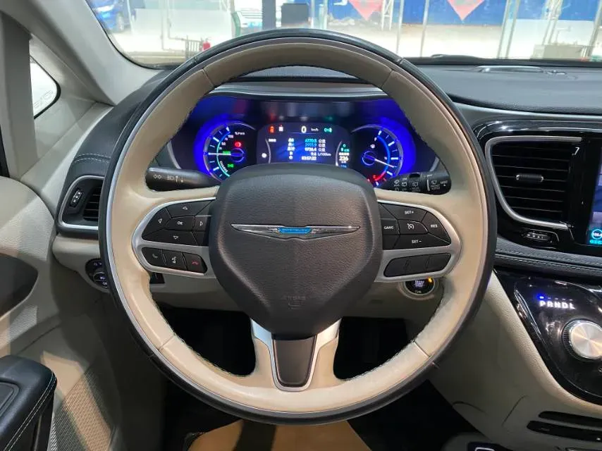 2017 Chrysler Pacifica 3.6L 279HP V6 9AT,autocango,china used car exporter,china ev exporter,chinese used car exporter,chinese used ev exporter