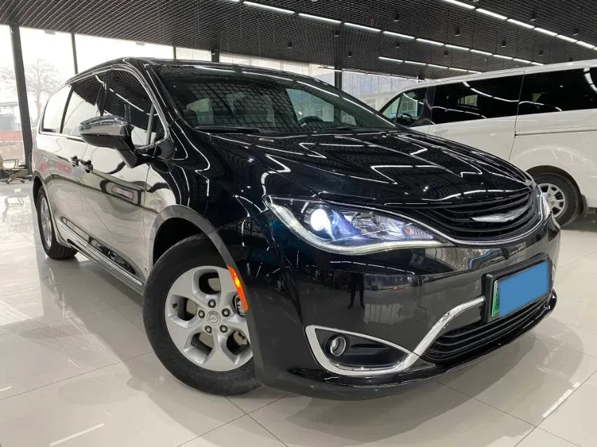 2017 Chrysler Pacifica 3.6L 279HP V6 9AT,autocango,china used car exporter,china ev exporter,chinese used car exporter,chinese used ev exporter