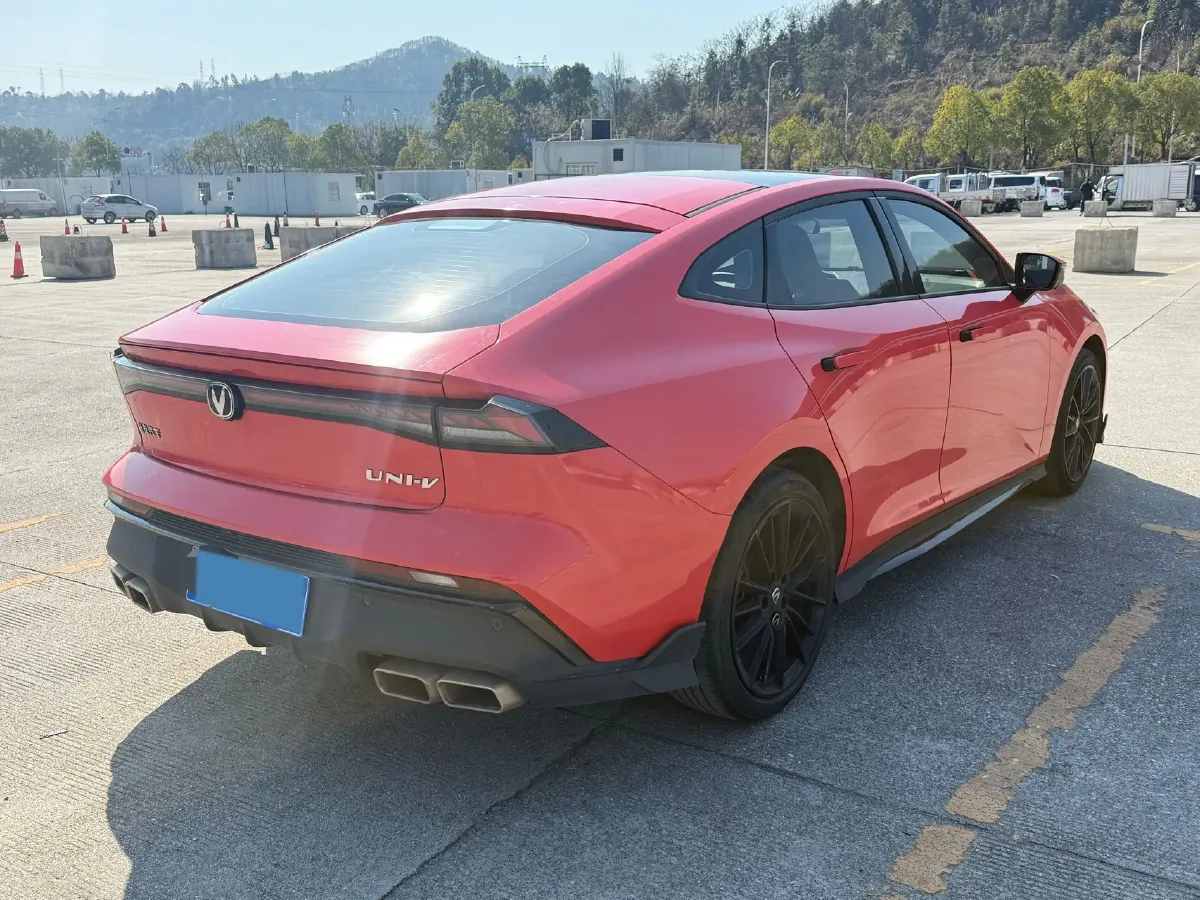 2023 ChangAn UNI-V 1.5T 188HP L4 7DCT,autocango,china used car exporter,china ev exporter,chinese used car exporter,chinese used ev exporter