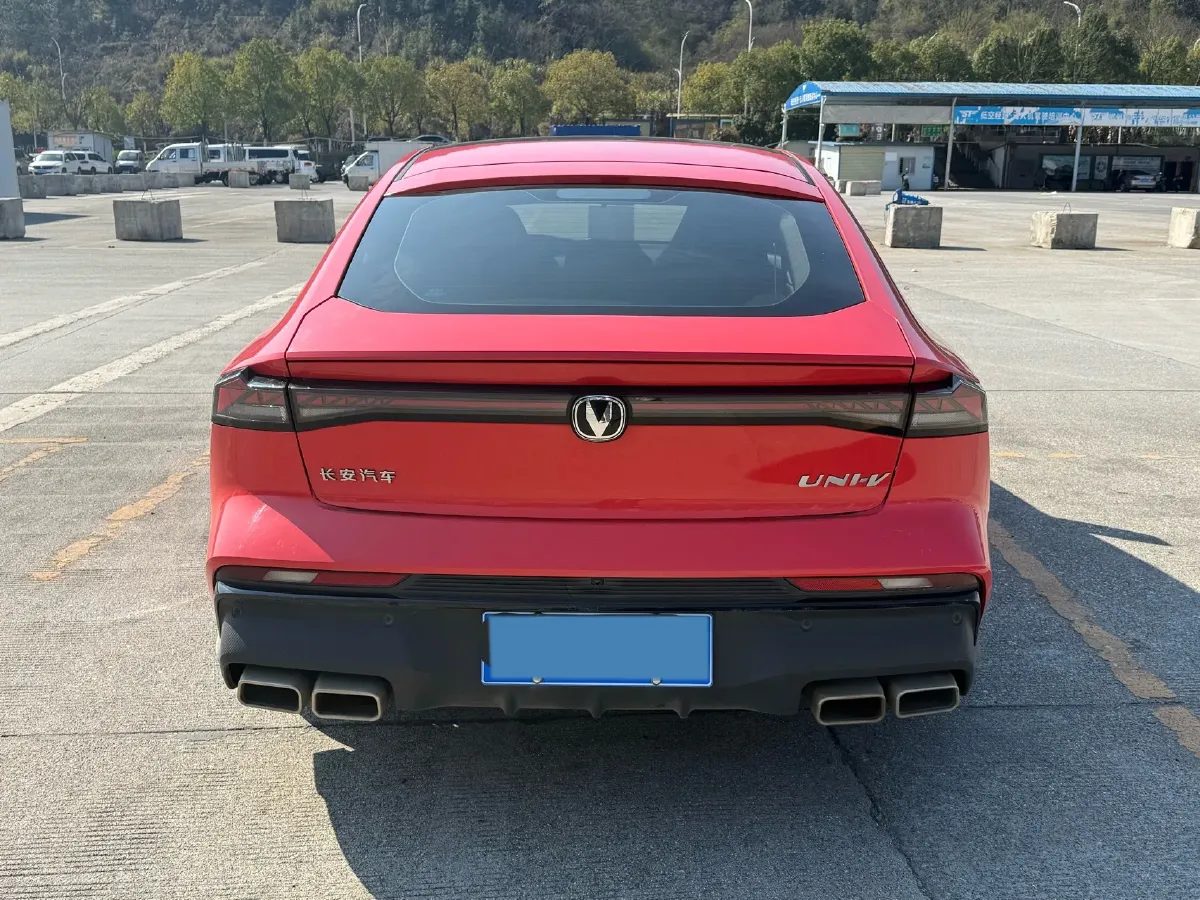 2023 ChangAn UNI-V 1.5T 188HP L4 7DCT,autocango,china used car exporter,china ev exporter,chinese used car exporter,chinese used ev exporter