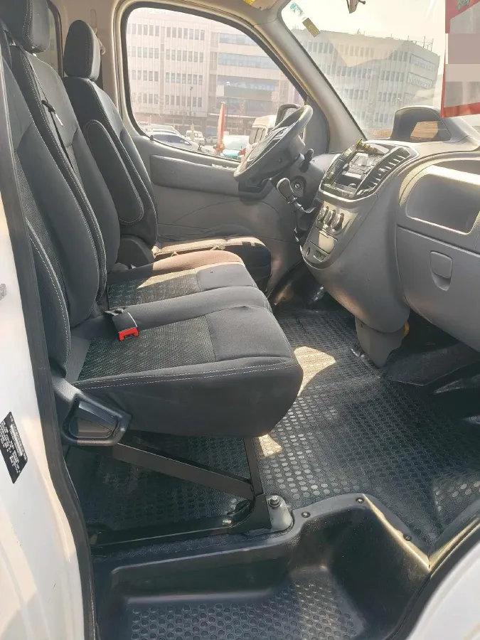 2019 MAXUS XinTu V80 2.5T 136HP L4 6MT,autocango,china used car exporter,china ev exporter,chinese used car exporter,chinese used ev exporter