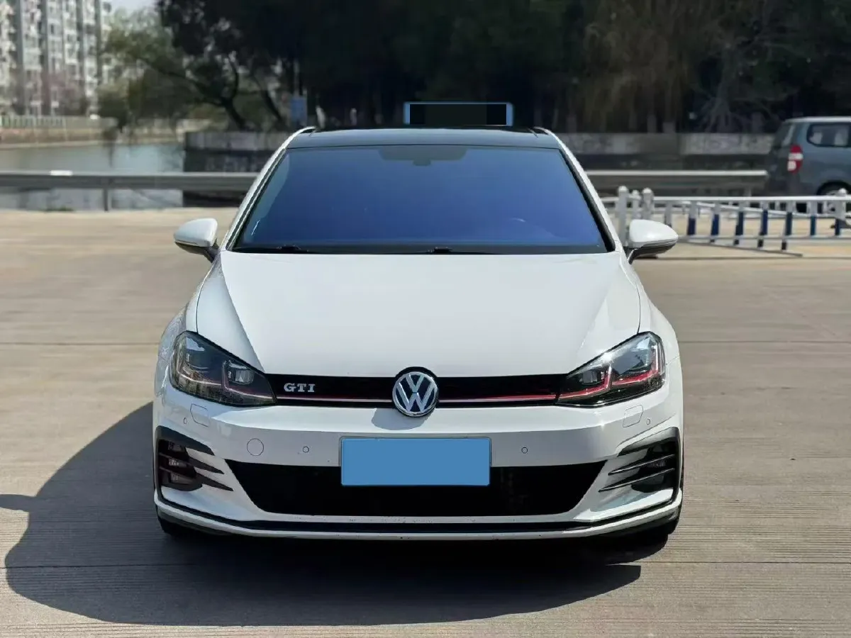 2018 Volkswagen GolfGTI 2.0T 220HP L4 7DCT,autocango,china used car exporter,china ev exporter,chinese used car exporter,chinese used ev exporter