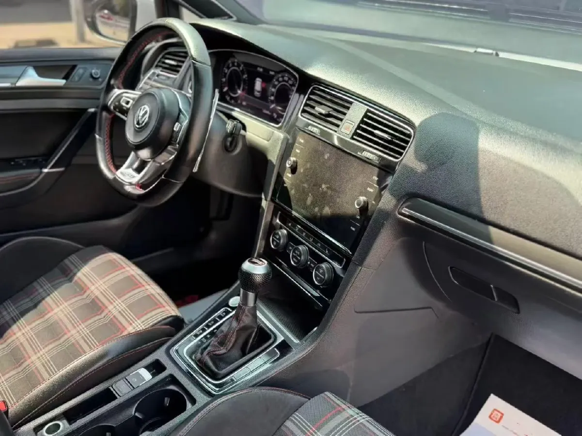 2018 Volkswagen GolfGTI 2.0T 220HP L4 7DCT,autocango,china used car exporter,china ev exporter,chinese used car exporter,chinese used ev exporter