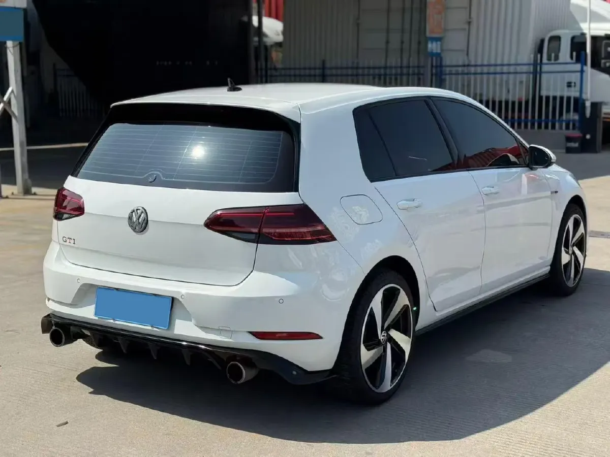 2018 Volkswagen GolfGTI 2.0T 220HP L4 7DCT,autocango,china used car exporter,china ev exporter,chinese used car exporter,chinese used ev exporter