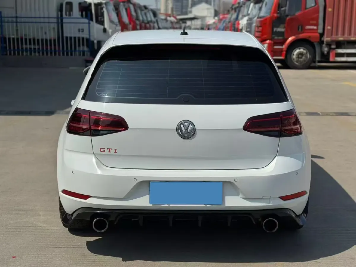 2018 Volkswagen GolfGTI 2.0T 220HP L4 7DCT,autocango,china used car exporter,china ev exporter,chinese used car exporter,chinese used ev exporter