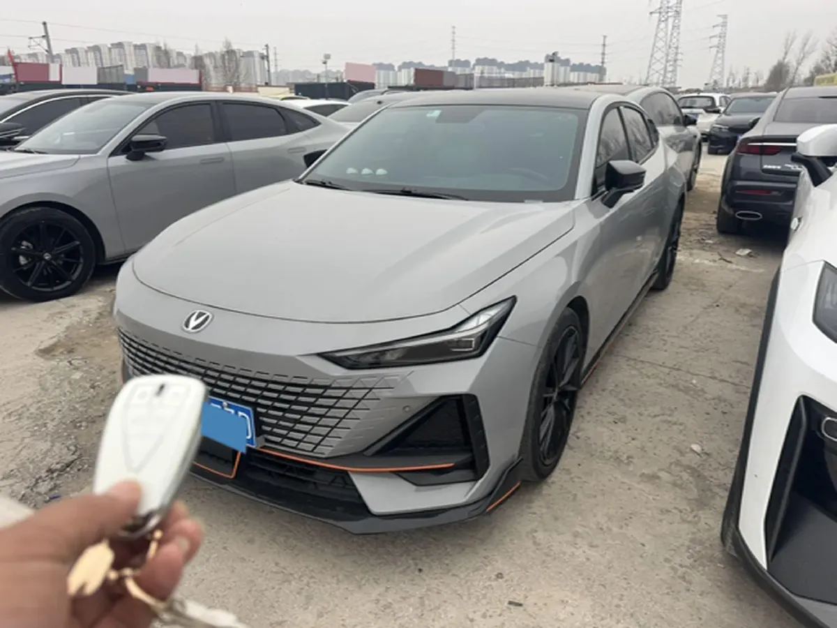 2022 ChangAn UNI-V 1.5T 188HP L4 7DCT,autocango,china used car exporter,china ev exporter,chinese used car exporter,chinese used ev exporter