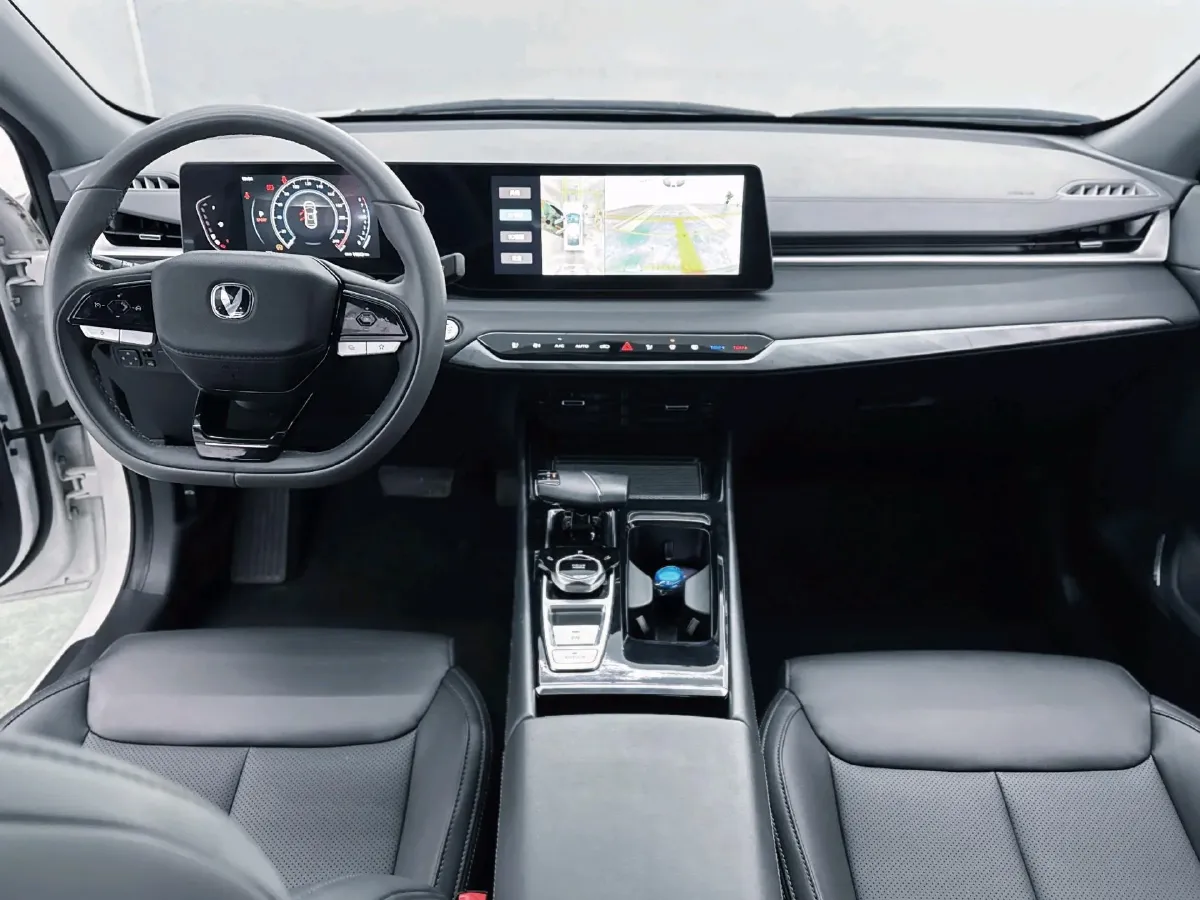 2023 ChangAn Raeton Plus 1.5T 188HP L4 7DCT,autocango,china used car exporter,china ev exporter,chinese used car exporter,chinese used ev exporter