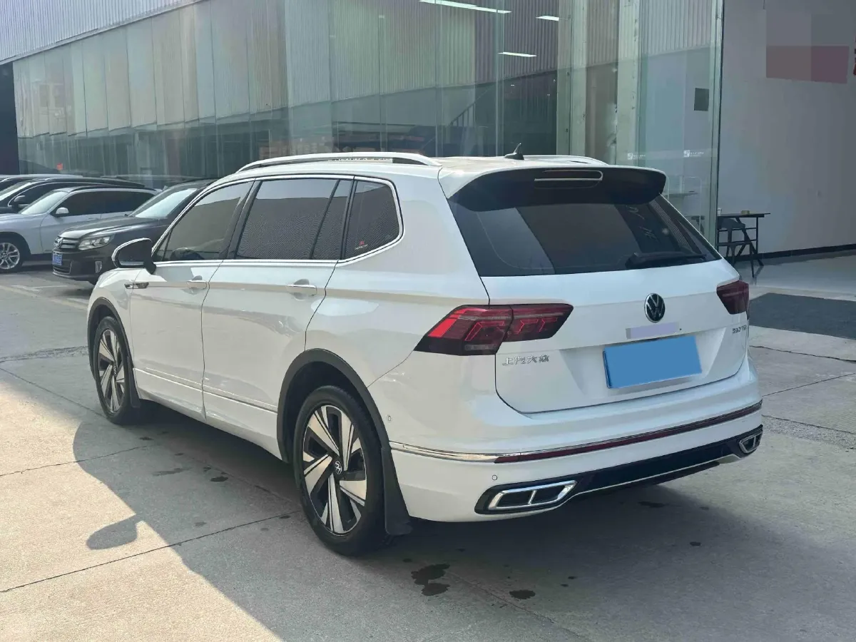 2024 Volkswagen Tiguan L 2.0T 186HP L4 7DCT,autocango,china used car exporter,china ev exporter,chinese used car exporter,chinese used ev exporter