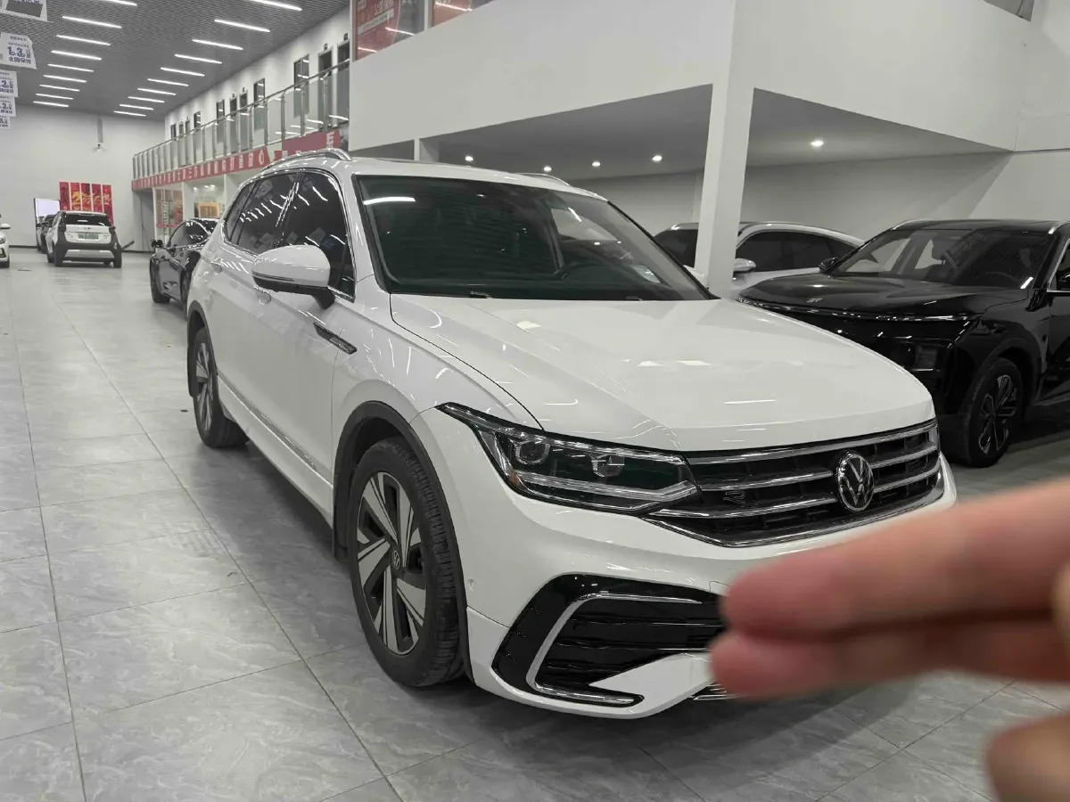 2024 Volkswagen Tiguan L 2.0T 186HP L4 7DCT,autocango,china used car exporter,china ev exporter,chinese used car exporter,chinese used ev exporter