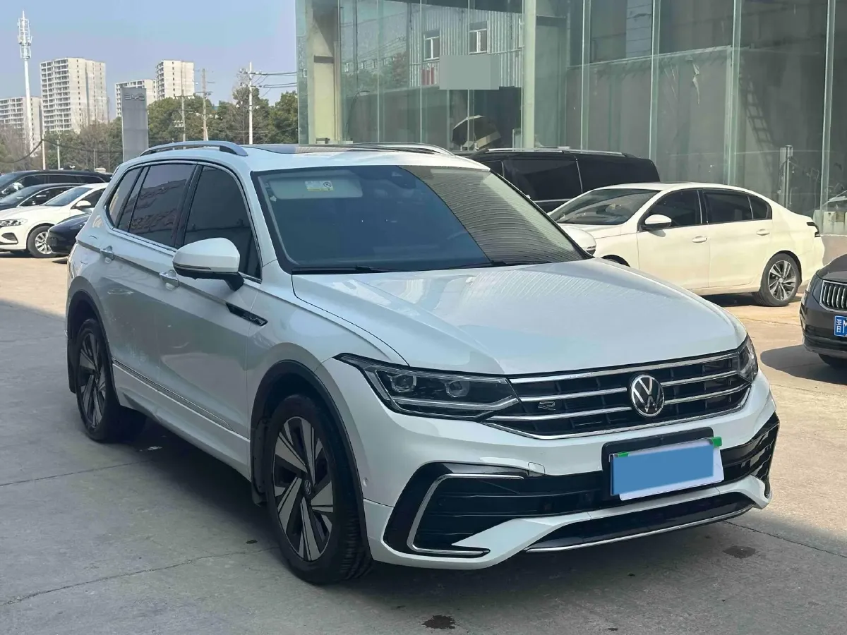 2024 Volkswagen Tiguan L 2.0T 186HP L4 7DCT,autocango,china used car exporter,china ev exporter,chinese used car exporter,chinese used ev exporter