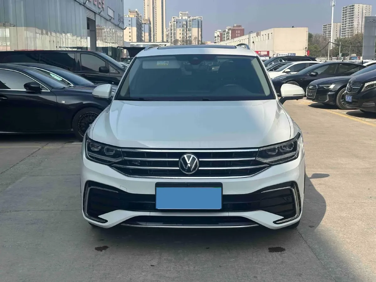 2024 Volkswagen Tiguan L 2.0T 186HP L4 7DCT,autocango,china used car exporter,china ev exporter,chinese used car exporter,chinese used ev exporter