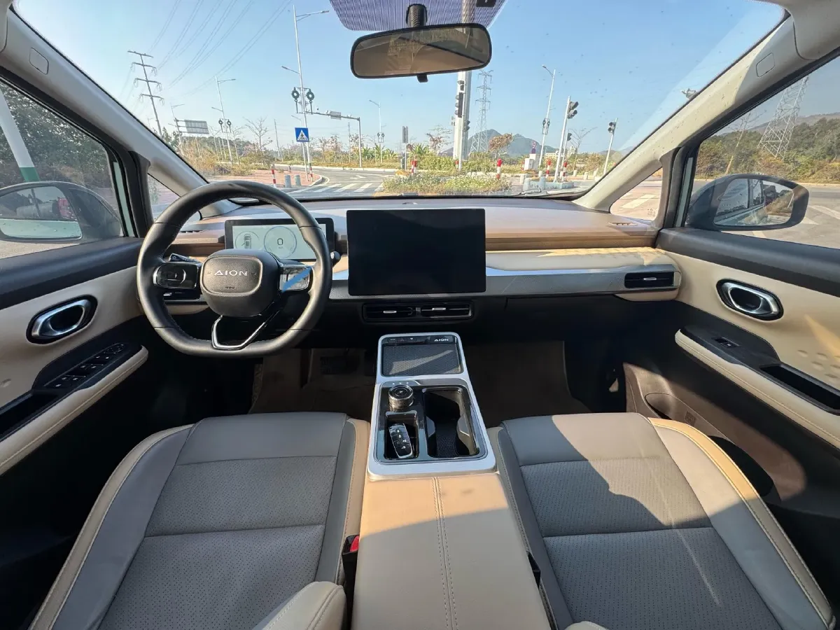 2022 Geely Okavango 1.8T 184HP L4 7DCT,autocango,china used car exporter,china ev exporter,chinese used car exporter,chinese used ev exporter