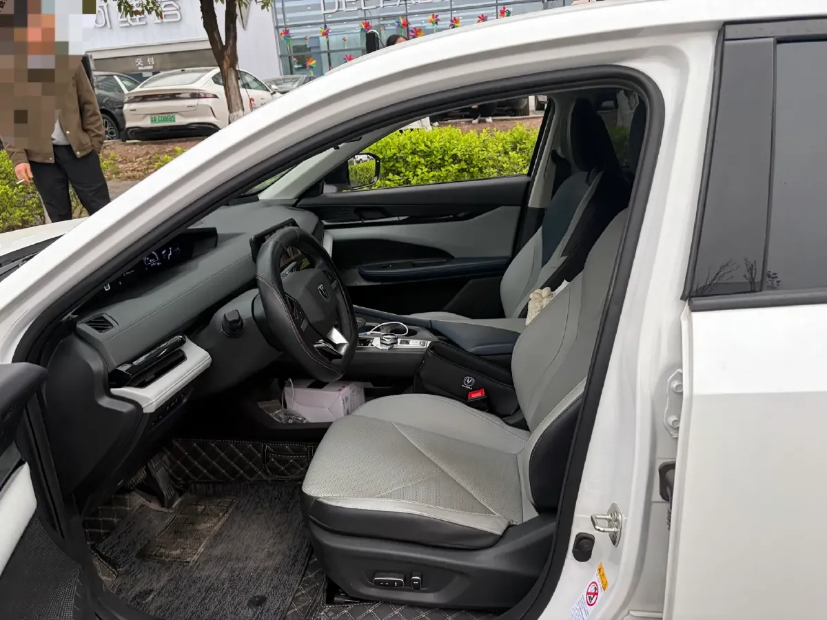 2023 ChangAn UNI-V iDD 1.5T 170HP L4 6TCT PHEV 18.4KWH,autocango,china used car exporter,china ev exporter,chinese used car exporter,chinese used ev exporter