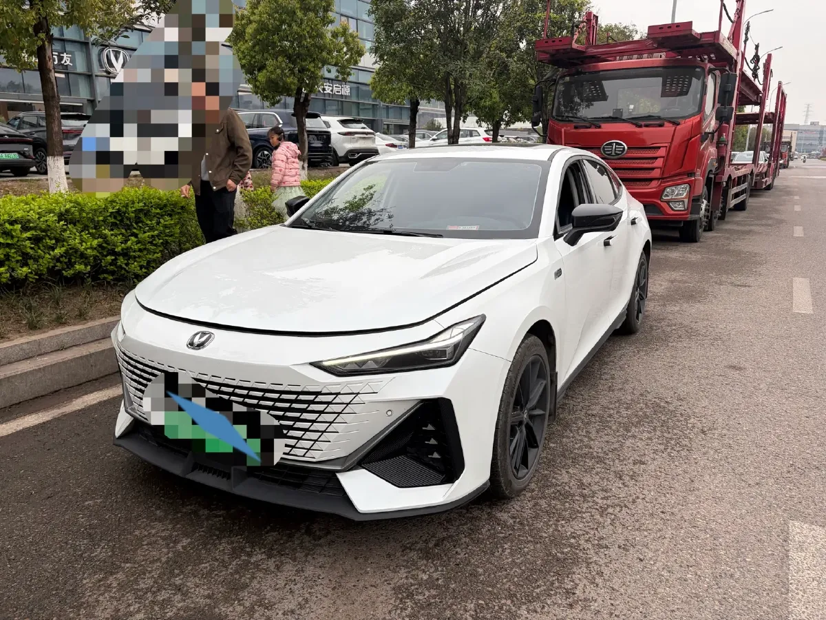 2023 ChangAn UNI-V iDD 1.5T 170HP L4 6TCT PHEV 18.4KWH,autocango,china used car exporter,china ev exporter,chinese used car exporter,chinese used ev exporter