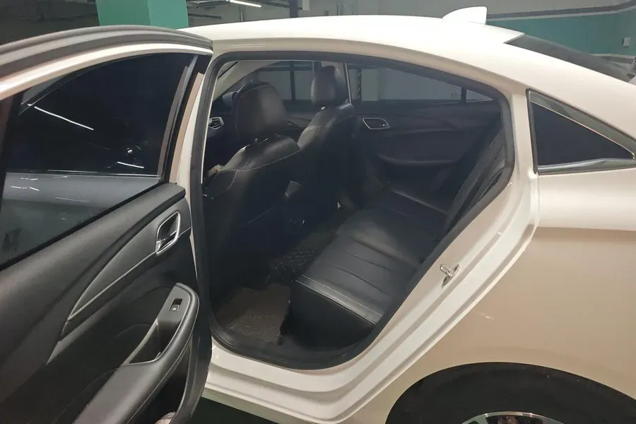 2020 Roewe i5 1.5L 120HP L4 CVT,autocango,china used car exporter,china ev exporter,chinese used car exporter,chinese used ev exporter