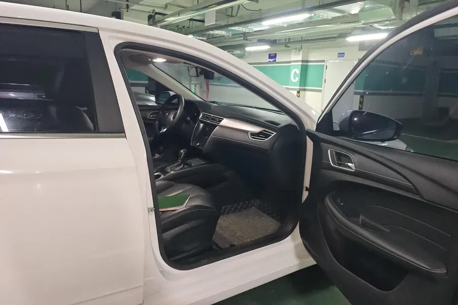 2020 Roewe i5 1.5L 120HP L4 CVT,autocango,china used car exporter,china ev exporter,chinese used car exporter,chinese used ev exporter