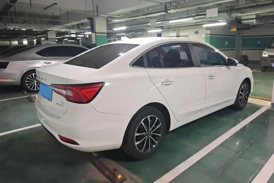 2020 Roewe i5 1.5L 120HP L4 CVT,autocango,china used car exporter,china ev exporter,chinese used car exporter,chinese used ev exporter