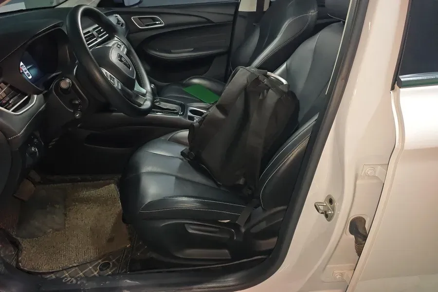 2020 Roewe i5 1.5L 120HP L4 CVT,autocango,china used car exporter,china ev exporter,chinese used car exporter,chinese used ev exporter