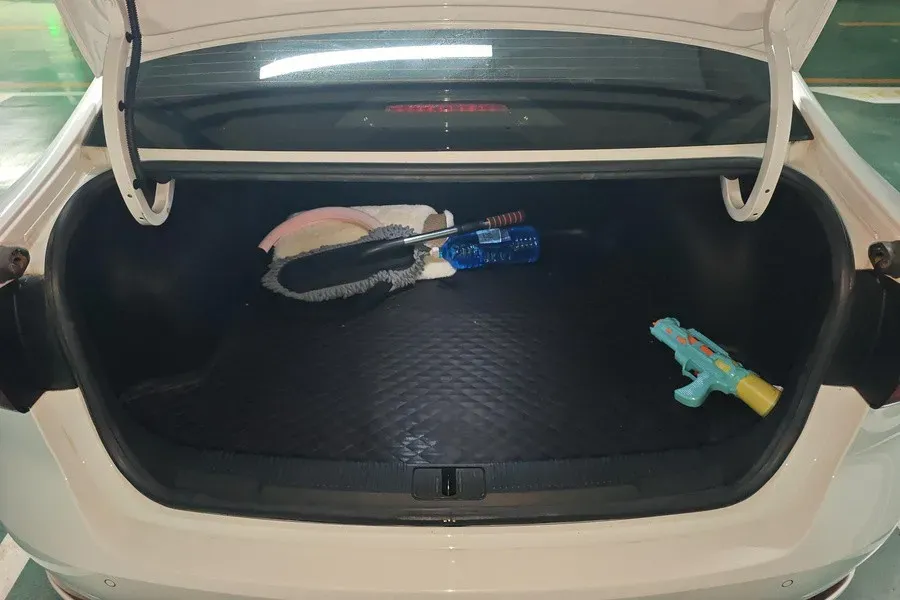 2020 Roewe i5 1.5L 120HP L4 CVT,autocango,china used car exporter,china ev exporter,chinese used car exporter,chinese used ev exporter