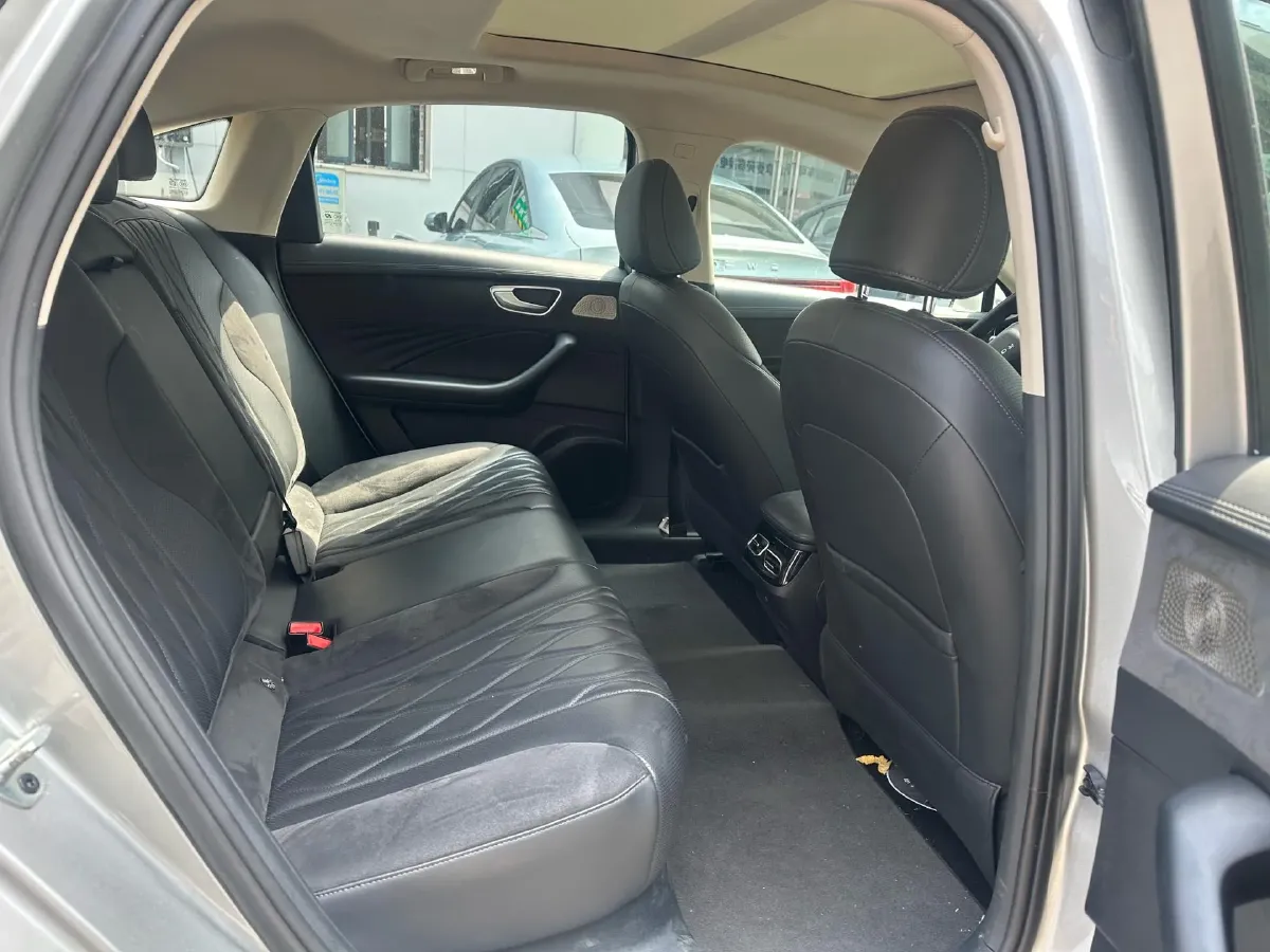 2023 Roewe D7 1.5L 112HP L4 1DHT PHEV 21.4KWH,autocango,china used car exporter,china ev exporter,chinese used car exporter,chinese used ev exporter