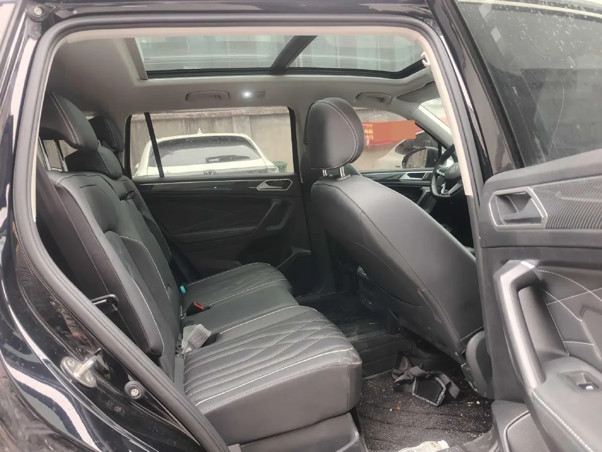 2024 Volkswagen Tiguan L 2.0T 186HP L4 7DCT,autocango,china used car exporter,china ev exporter,chinese used car exporter,chinese used ev exporter