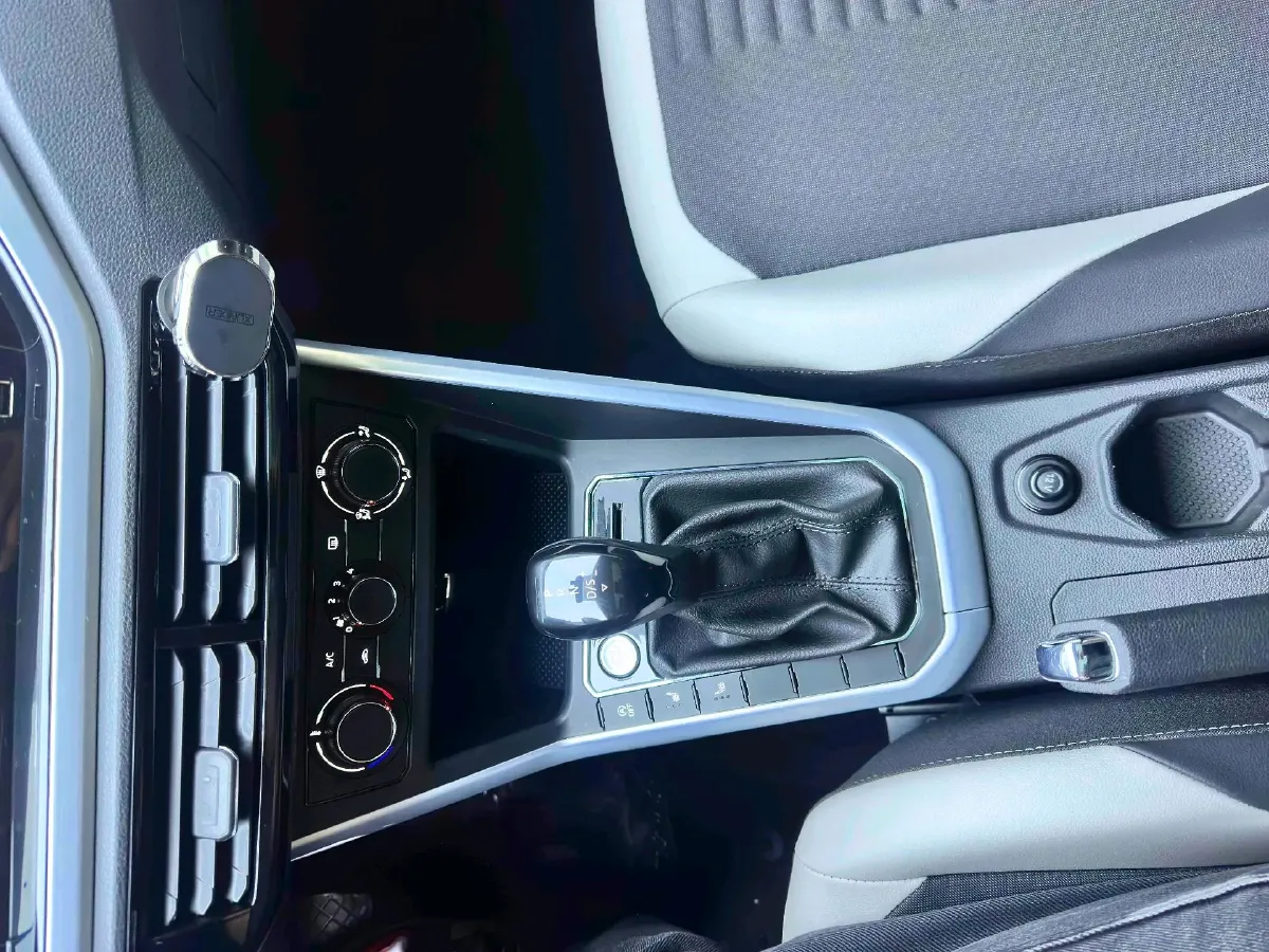 2023 Volkswagen Polo 1.5L 113HP L4 6AT,autocango,china used car exporter,china ev exporter,chinese used car exporter,chinese used ev exporter