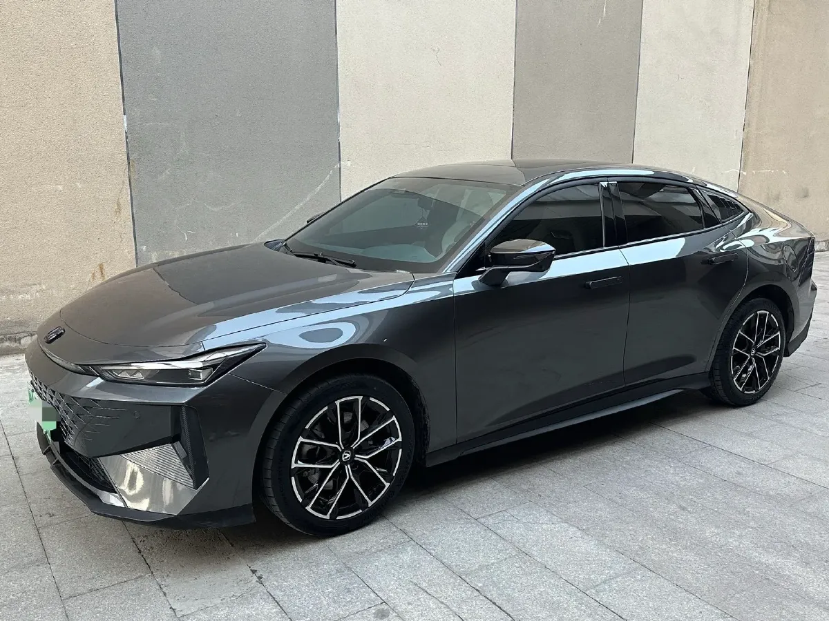 2024 ChangAn UNI-V iDD 1.5L 110HP L4 E-CVT PHEV 18.99KWH,autocango,china used car exporter,china ev exporter,chinese used car exporter,chinese used ev exporter