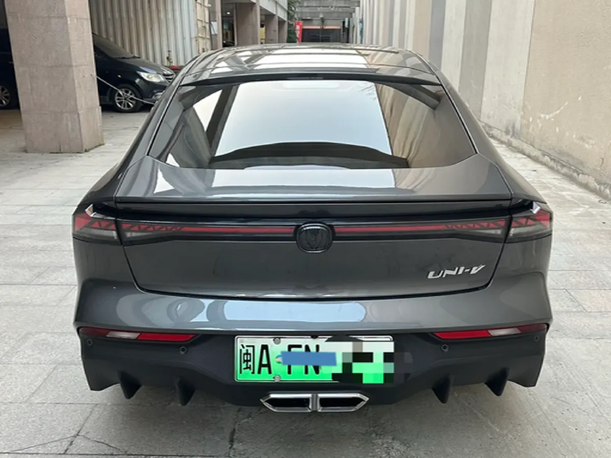 2024 ChangAn UNI-V iDD 1.5L 110HP L4 E-CVT PHEV 18.99KWH,autocango,china used car exporter,china ev exporter,chinese used car exporter,chinese used ev exporter