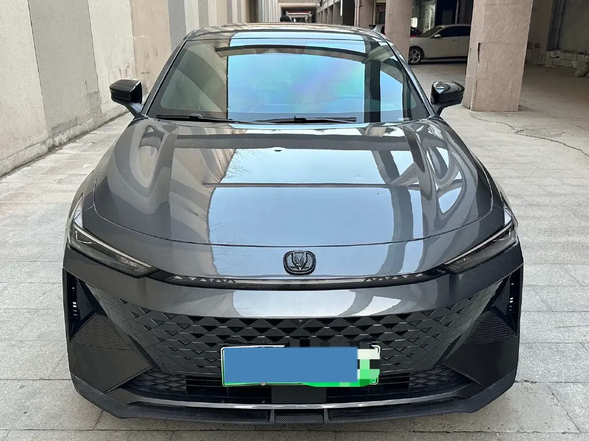 2024 ChangAn UNI-V iDD 1.5L 110HP L4 E-CVT PHEV 18.99KWH,autocango,china used car exporter,china ev exporter,chinese used car exporter,chinese used ev exporter