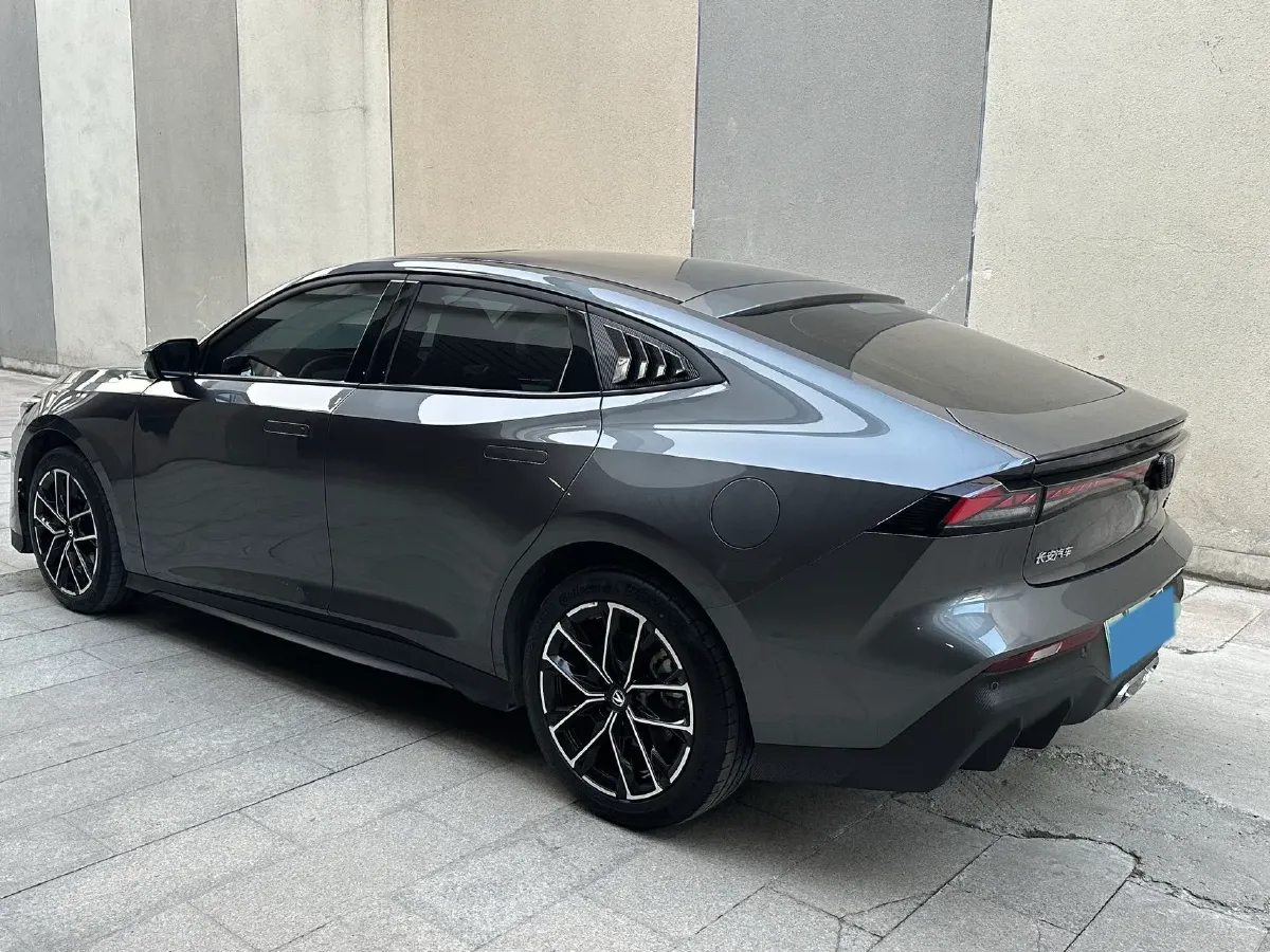 2024 ChangAn UNI-V iDD 1.5L 110HP L4 E-CVT PHEV 18.99KWH,autocango,china used car exporter,china ev exporter,chinese used car exporter,chinese used ev exporter