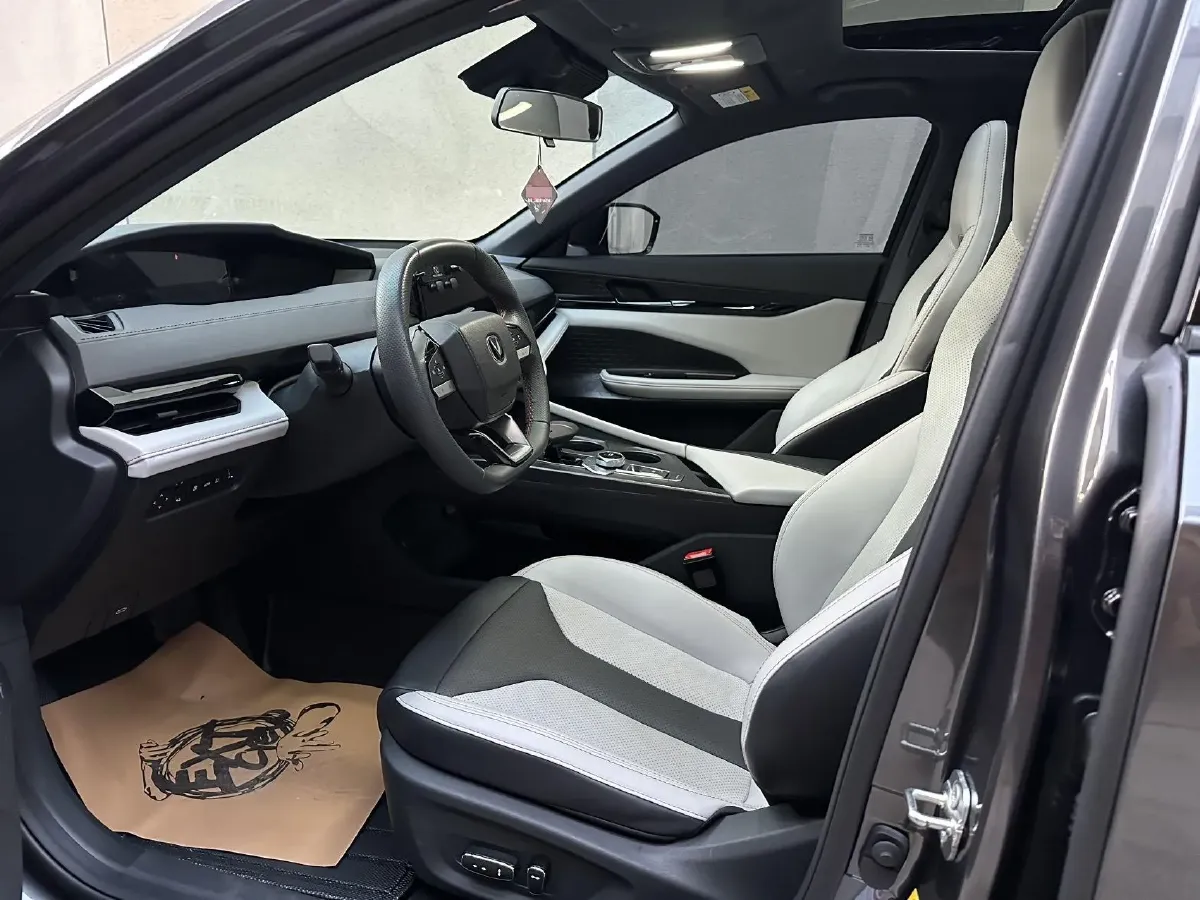 2024 ChangAn UNI-V iDD 1.5L 110HP L4 E-CVT PHEV 18.99KWH,autocango,china used car exporter,china ev exporter,chinese used car exporter,chinese used ev exporter