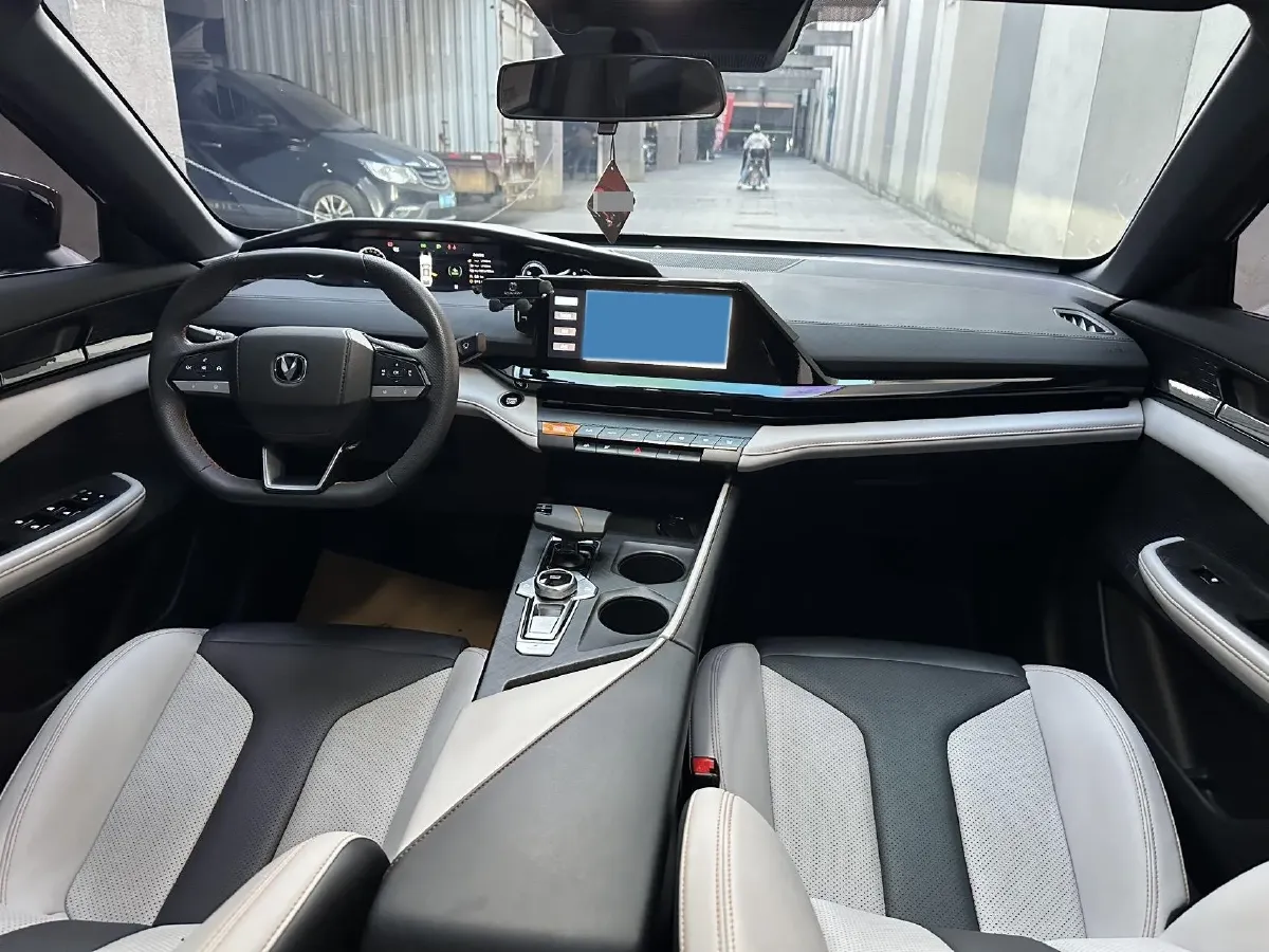 2024 ChangAn UNI-V iDD 1.5L 110HP L4 E-CVT PHEV 18.99KWH,autocango,china used car exporter,china ev exporter,chinese used car exporter,chinese used ev exporter