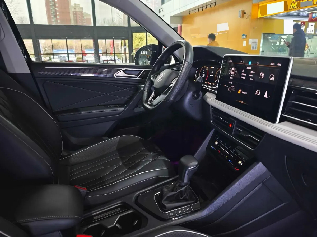 2024 Volkswagen Tiguan L 2.0T 186HP L4 7DCT,autocango,china used car exporter,china ev exporter,chinese used car exporter,chinese used ev exporter