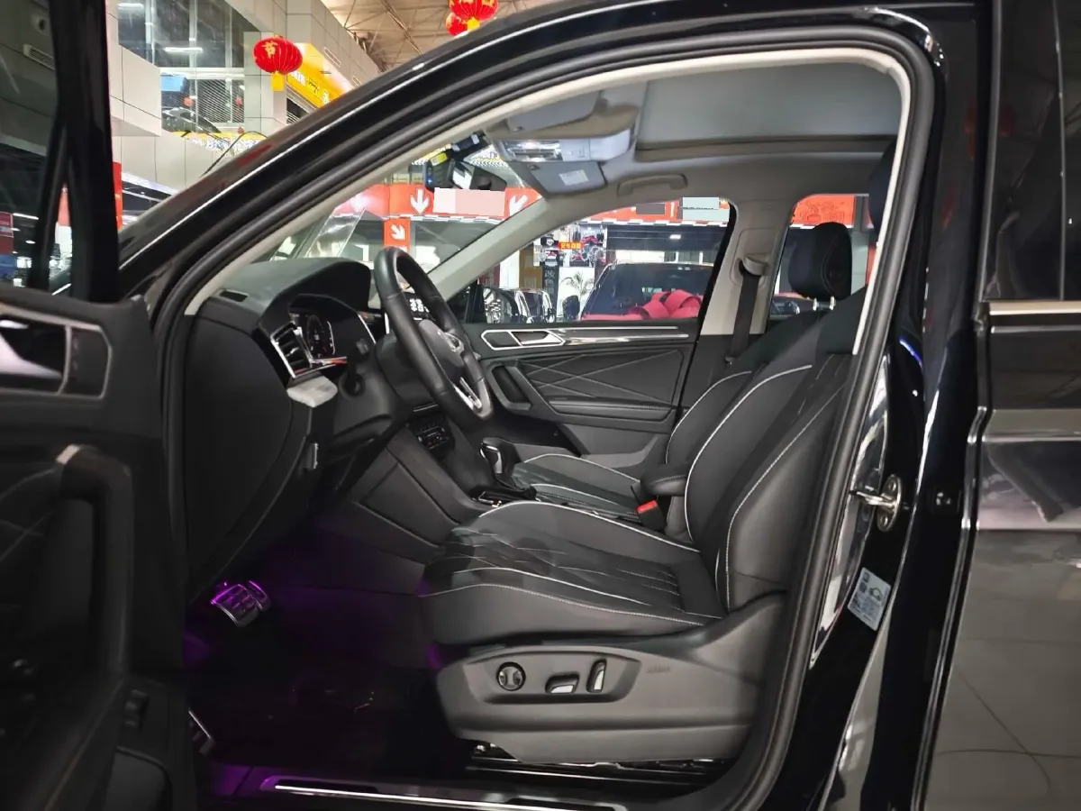 2024 Volkswagen Tiguan L 2.0T 186HP L4 7DCT,autocango,china used car exporter,china ev exporter,chinese used car exporter,chinese used ev exporter