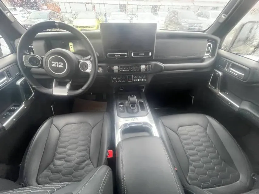 2024 212 212 T01 2.0T 252HP L4 8AT,autocango,china used car exporter,china ev exporter,chinese used car exporter,chinese used ev exporter