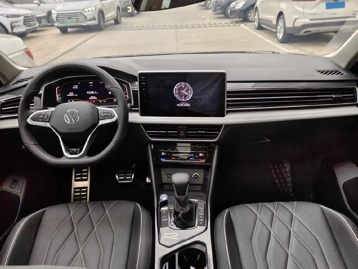 2024 Volkswagen Tiguan L 2.0T 186HP L4 7DCT,autocango,china used car exporter,china ev exporter,chinese used car exporter,chinese used ev exporter