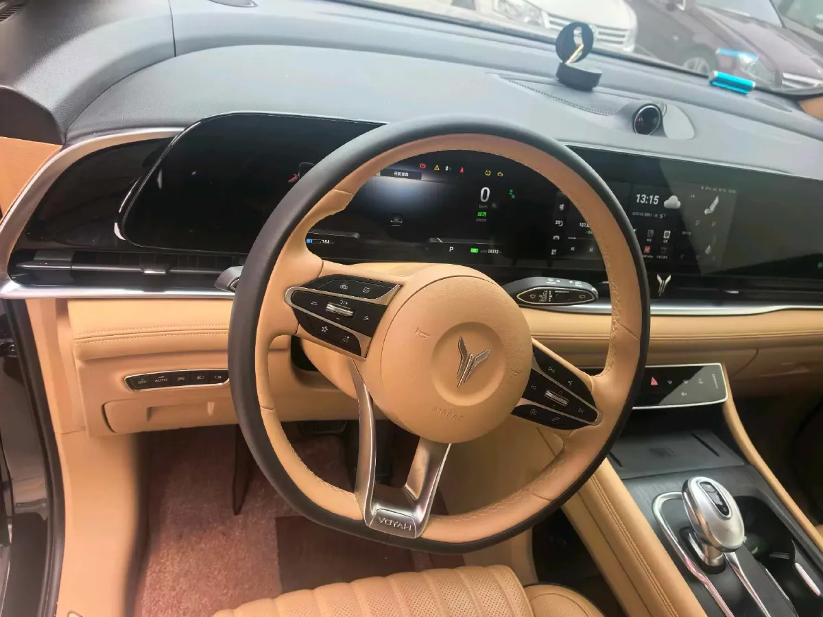 2022 Voyah Dream 1.5T 136HP L4 PHEV 25.57KWH,autocango,china used car exporter,china ev exporter,chinese used car exporter,chinese used ev exporter