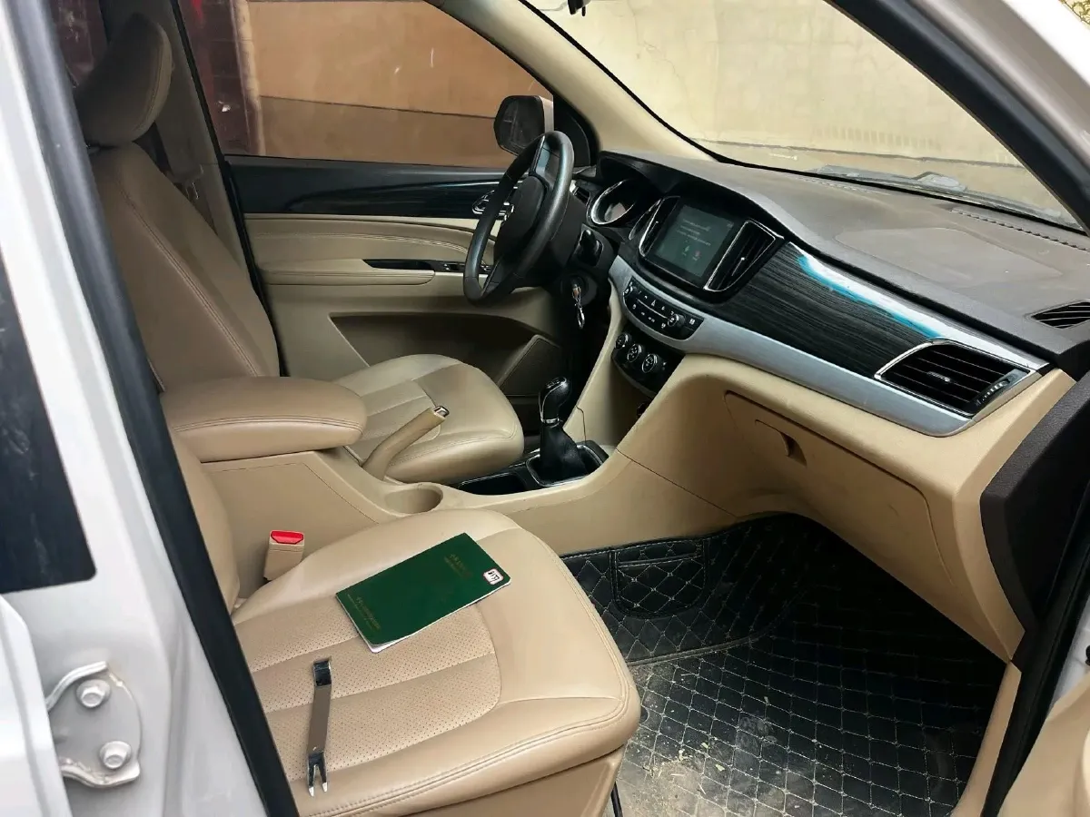 2016 BaoJun 560 1.5T 150HP L4 6MT,autocango,china used car exporter,china ev exporter,chinese used car exporter,chinese used ev exporter