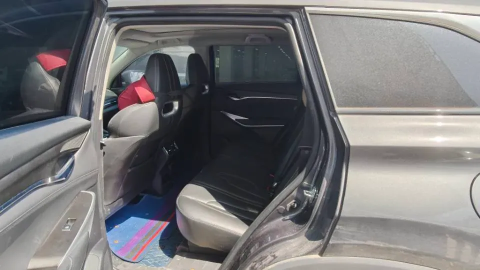 2021 ChangAn CS75 Plus 2.0T 233HP L4 8AT,autocango,china used car exporter,china ev exporter,chinese used car exporter,chinese used ev exporter