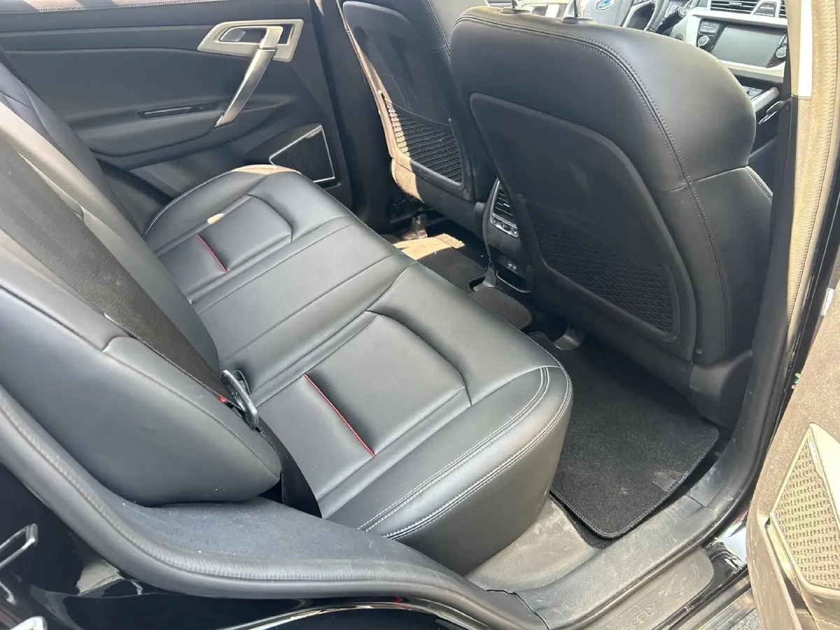 2020 Roewe i6 1.5T 169HP L4 7DCT,autocango,china used car exporter,china ev exporter,chinese used car exporter,chinese used ev exporter