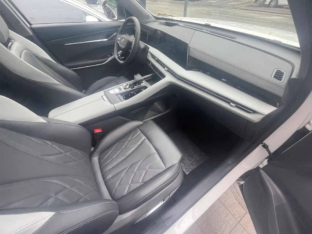 2024 ChangAn CS75 Plus 2.0T 233HP L4 8AT,autocango,china used car exporter,china ev exporter,chinese used car exporter,chinese used ev exporter