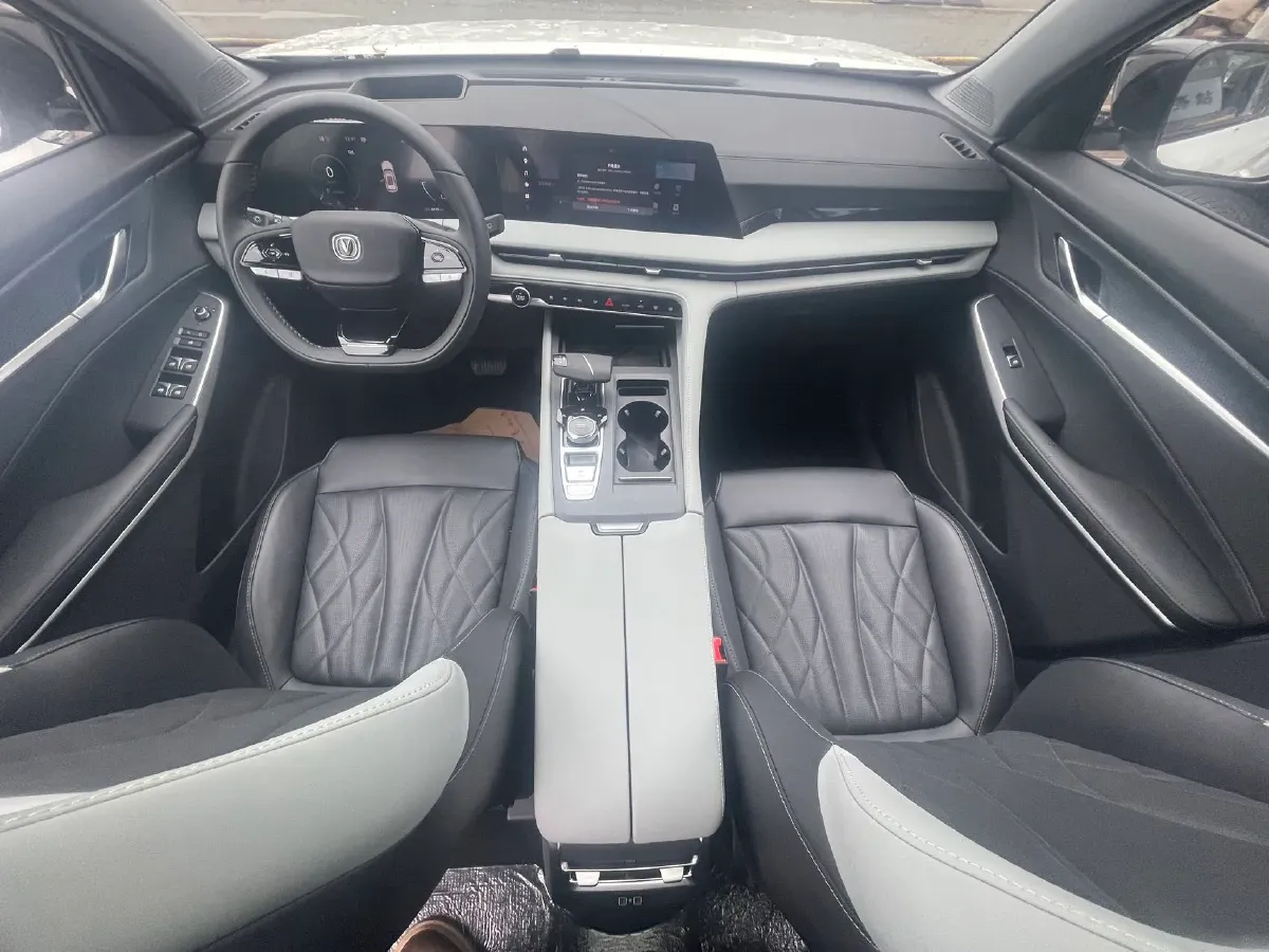 2024 ChangAn CS75 Plus 2.0T 233HP L4 8AT,autocango,china used car exporter,china ev exporter,chinese used car exporter,chinese used ev exporter