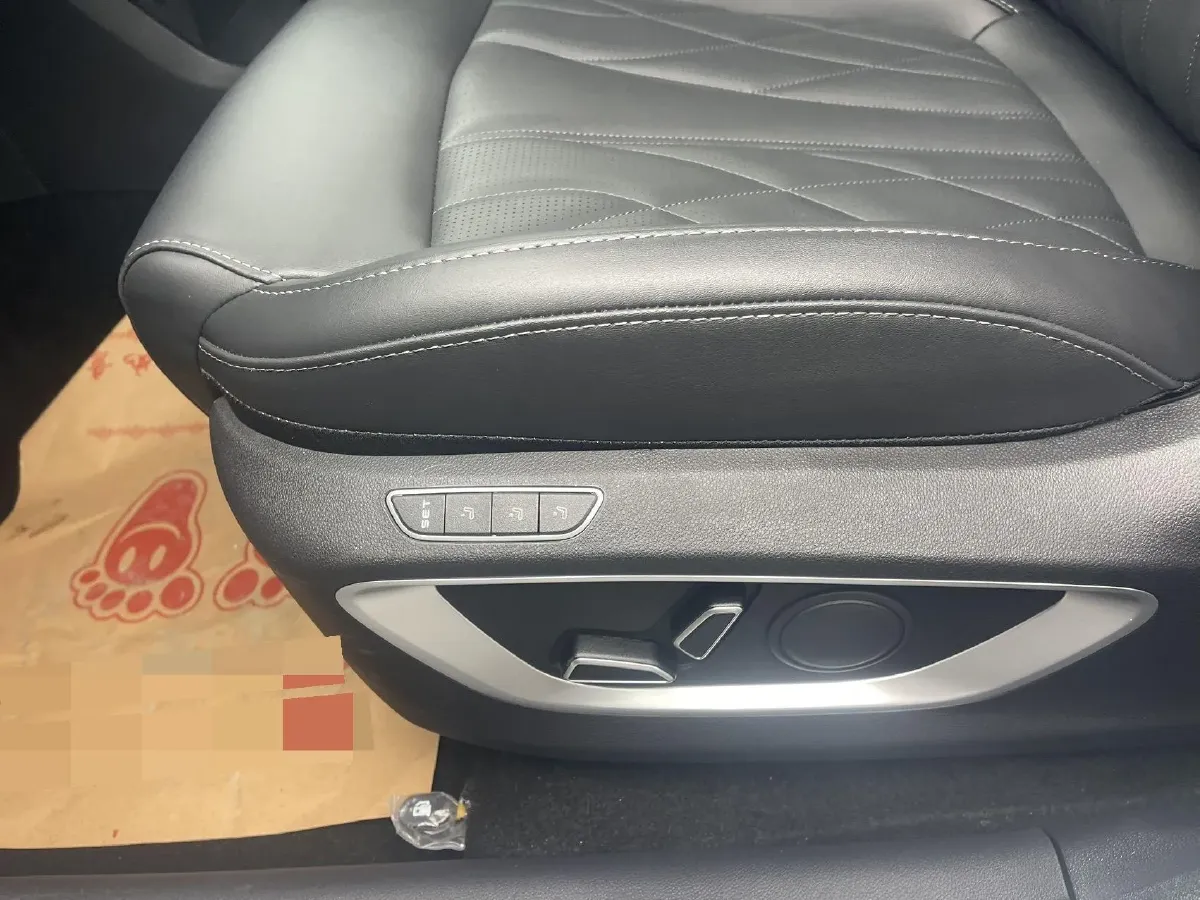 2024 ChangAn CS75 Plus 2.0T 233HP L4 8AT,autocango,china used car exporter,china ev exporter,chinese used car exporter,chinese used ev exporter