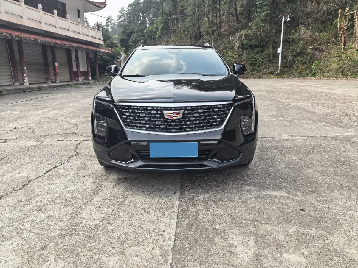 2024 Cadillac XT4 2.0T 237HP L4 9AT,autocango,china used car exporter,china ev exporter,chinese used car exporter,chinese used ev exporter