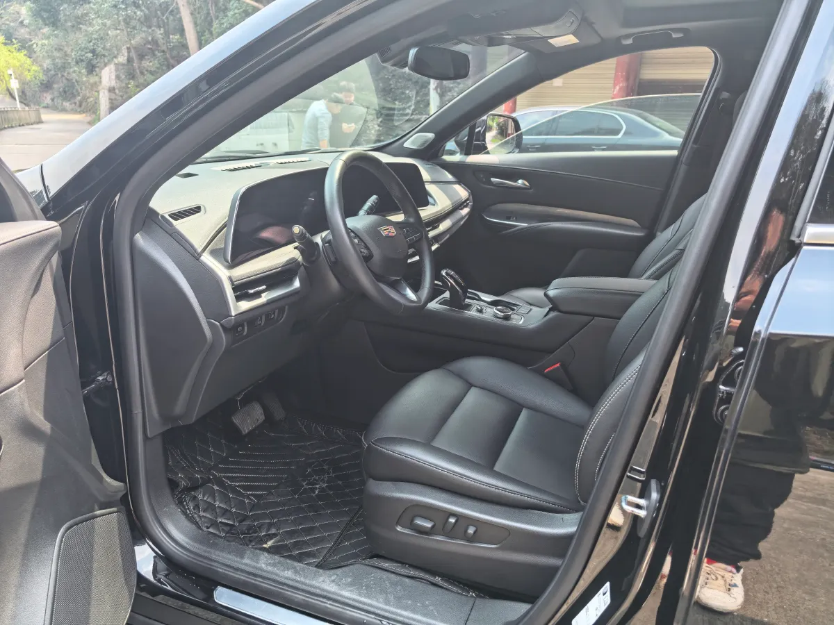 2024 Cadillac XT4 2.0T 237HP L4 9AT,autocango,china used car exporter,china ev exporter,chinese used car exporter,chinese used ev exporter