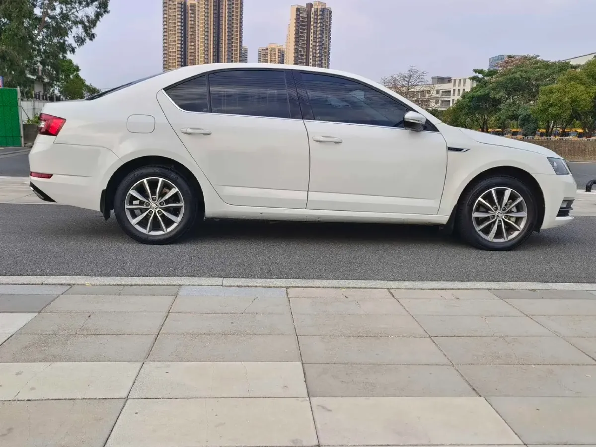 2018 Skoda Octavia 1.2T 116HP L4 7DCT,autocango,china used car exporter,china ev exporter,chinese used car exporter,chinese used ev exporter