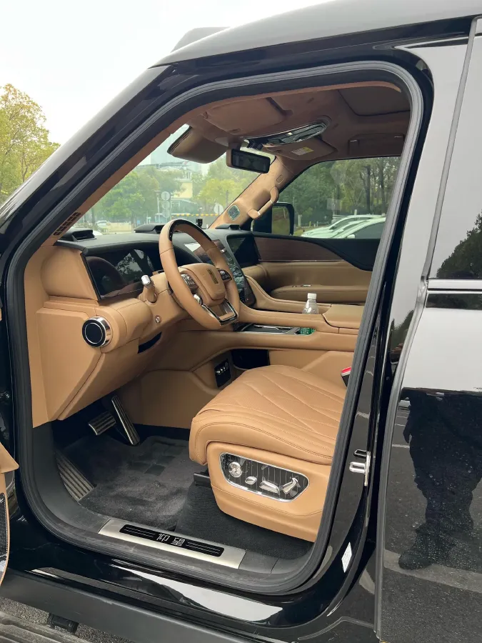 2025 YangWang U8 L REEV 272HP REEV,autocango,china used car exporter,china ev exporter,chinese used car exporter,chinese used ev exporter