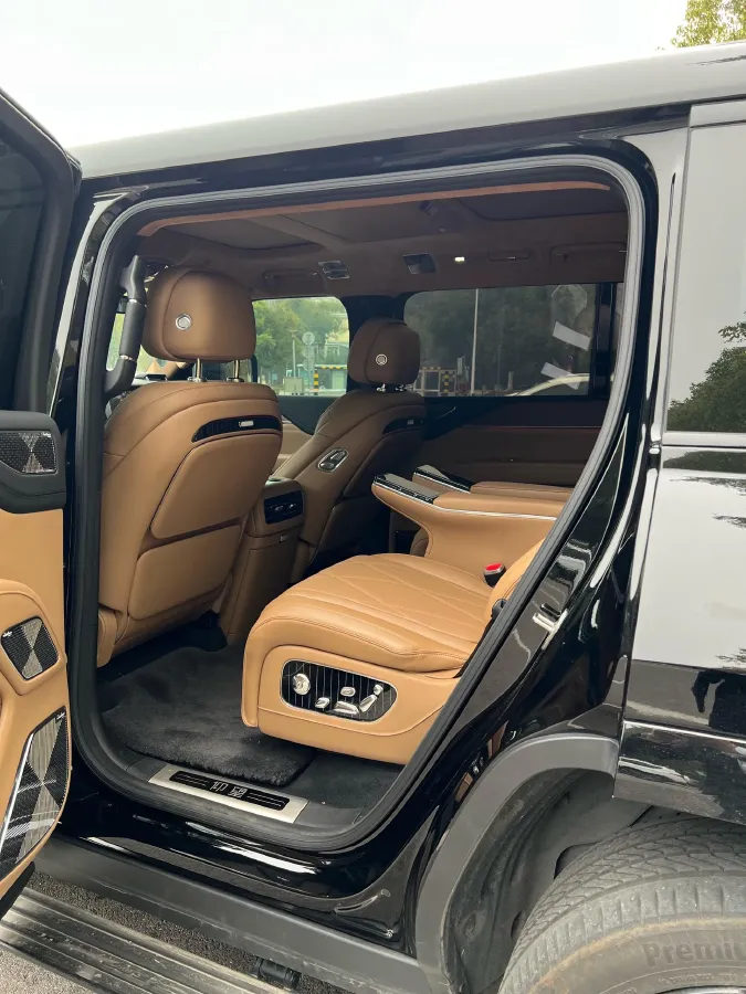 2025 YangWang U8 L REEV 272HP REEV,autocango,china used car exporter,china ev exporter,chinese used car exporter,chinese used ev exporter