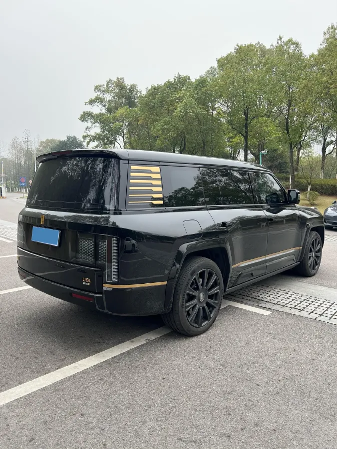 2025 YangWang U8 L REEV 272HP REEV,autocango,china used car exporter,china ev exporter,chinese used car exporter,chinese used ev exporter