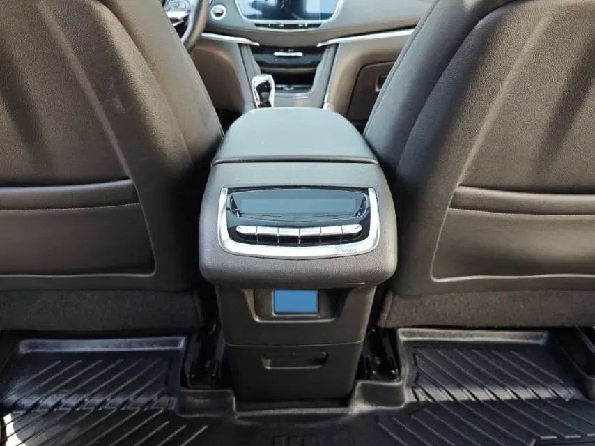 2020 Cadillac XT6 2.0T 237HP L4 9AT,autocango,china used car exporter,china ev exporter,chinese used car exporter,chinese used ev exporter